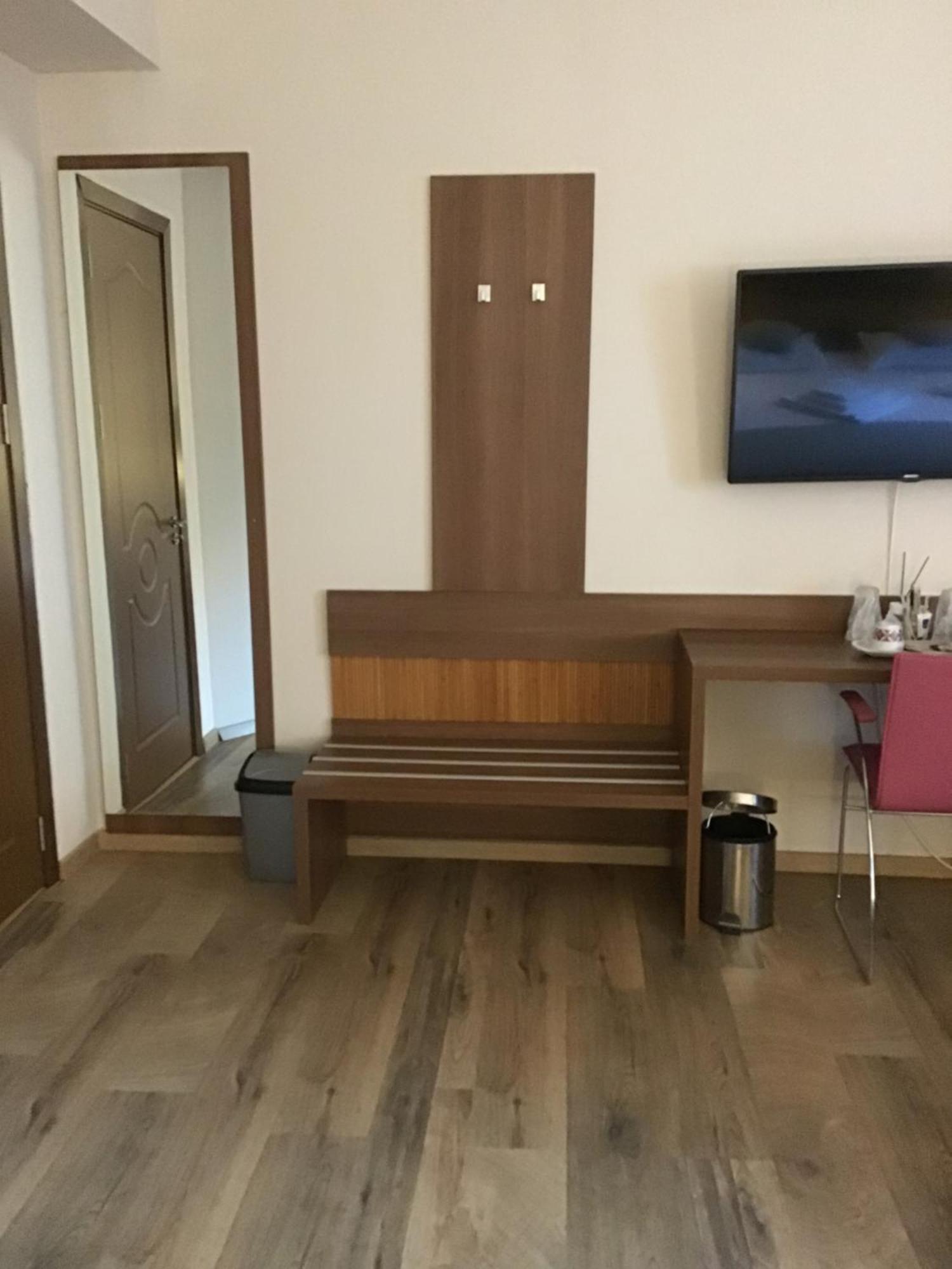 Rora Rose Hotel Boekarest Buitenkant foto